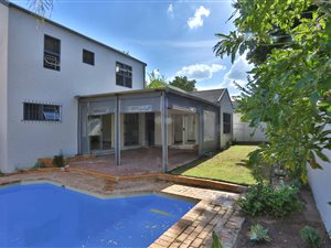 4 Bed House in Bromhof