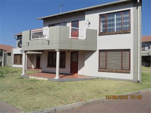 2 Bed Townhouse in Mondeor