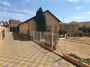 3 Bed House in Rewlatch