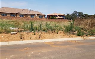 874 m² Land available in Aerorand
