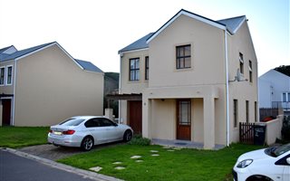 3 Bedroom Townhouse in Welgevonden Estate