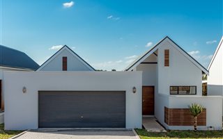 3 Bedroom House in Emberton Estate