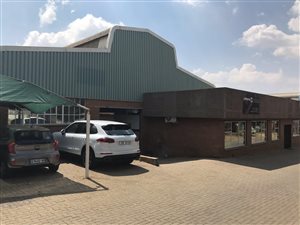 890 m² Commercial space in Kew