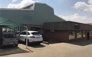 890 m² Commercial space in Kew