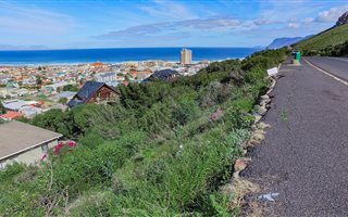 650 m² Land available in Muizenberg