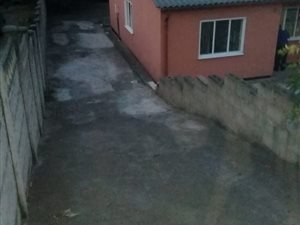 3 Bed House in Caneside