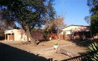 3 Bedroom House in Roosheuwel