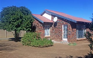 3 Bedroom House in Lourierpark