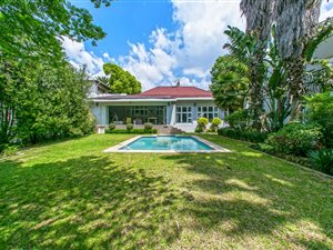 4 Bed House in Greenside