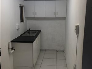 Bachelor apartment in Manor Gardens