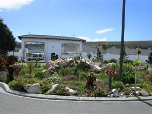 415 m² Land available in Sandbaai