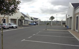 102 m² Commercial space in Milnerton