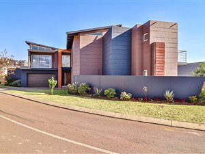 5 Bed House in The Hills