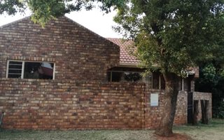2 Bedroom Townhouse in Doornpoort and surrounds