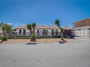 3 Bed House in St Dumas
