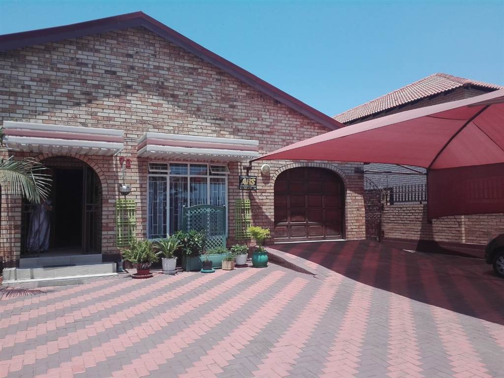 4 Bed House in Zinniaville R 1850000 For sale North West Private