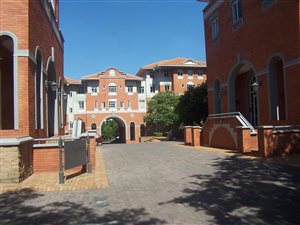 650 m² Commercial space in Glenvista