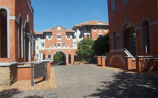 650 m² Commercial space in Glenvista