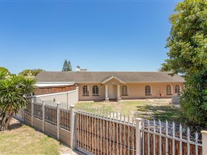 5 Bed House in Panorama