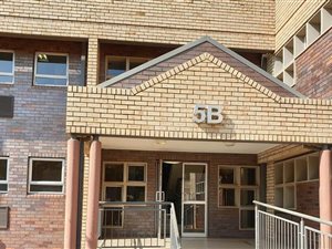 225 m² Commercial space in Lynnwood