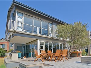 4 Bed House in Helderfontein Estate