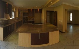5 Bedroom House in Sonneveld