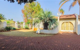 3 Bedroom House in Kanonkop