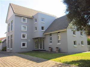 4 Bed House in Moreleta Park