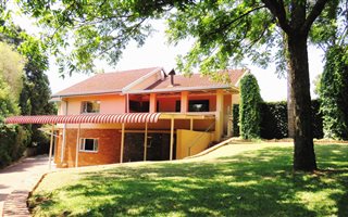 8 Bedroom House in Eldoraigne