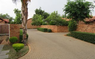 2 Bedroom Simplex in Meyerspark