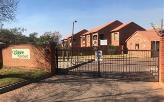 2 Bedroom Apartment in Mooikloof Ridge