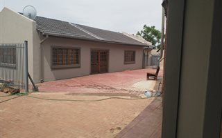 4 Bedroom House in Barkly West