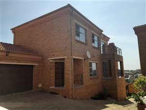 3 Bed Cluster in Noordheuwel