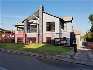 3 Bed House in Bergtuin