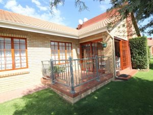3 Bedroom House in Olivedale