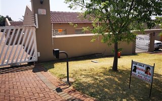 2 Bedroom Townhouse in Noordheuwel