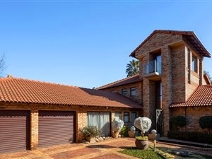 6 Bed House in Mooivallei Park