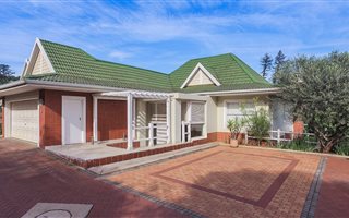 4 Bedroom Duplex in Mt Edgecombe
