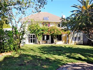 5 Bed House in Bergvliet