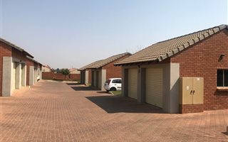 3 Bedroom Townhouse in Mooikloof Ridge