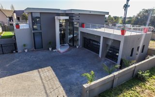 5 Bedroom House in Silverwoods Country Estate