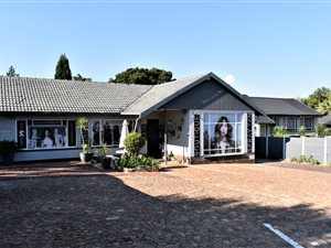 360 m² Office Space in Dowerglen