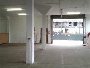 1015 m² Commercial space in New Germany