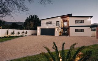 5 Bedroom House in Tokai