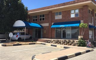 194 m² Commercial space in Fontainebleau