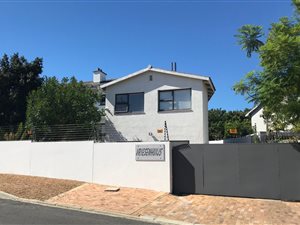 8 Bed House in La Colline