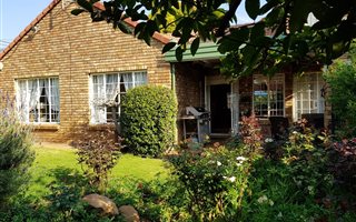 6 Bedroom House in Faerie Glen