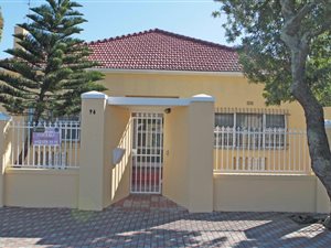 6 Bedroom House in Rondebosch East