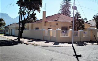 6 Bedroom House in Rondebosch East