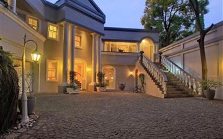 4 Bedroom House in Mill Hill